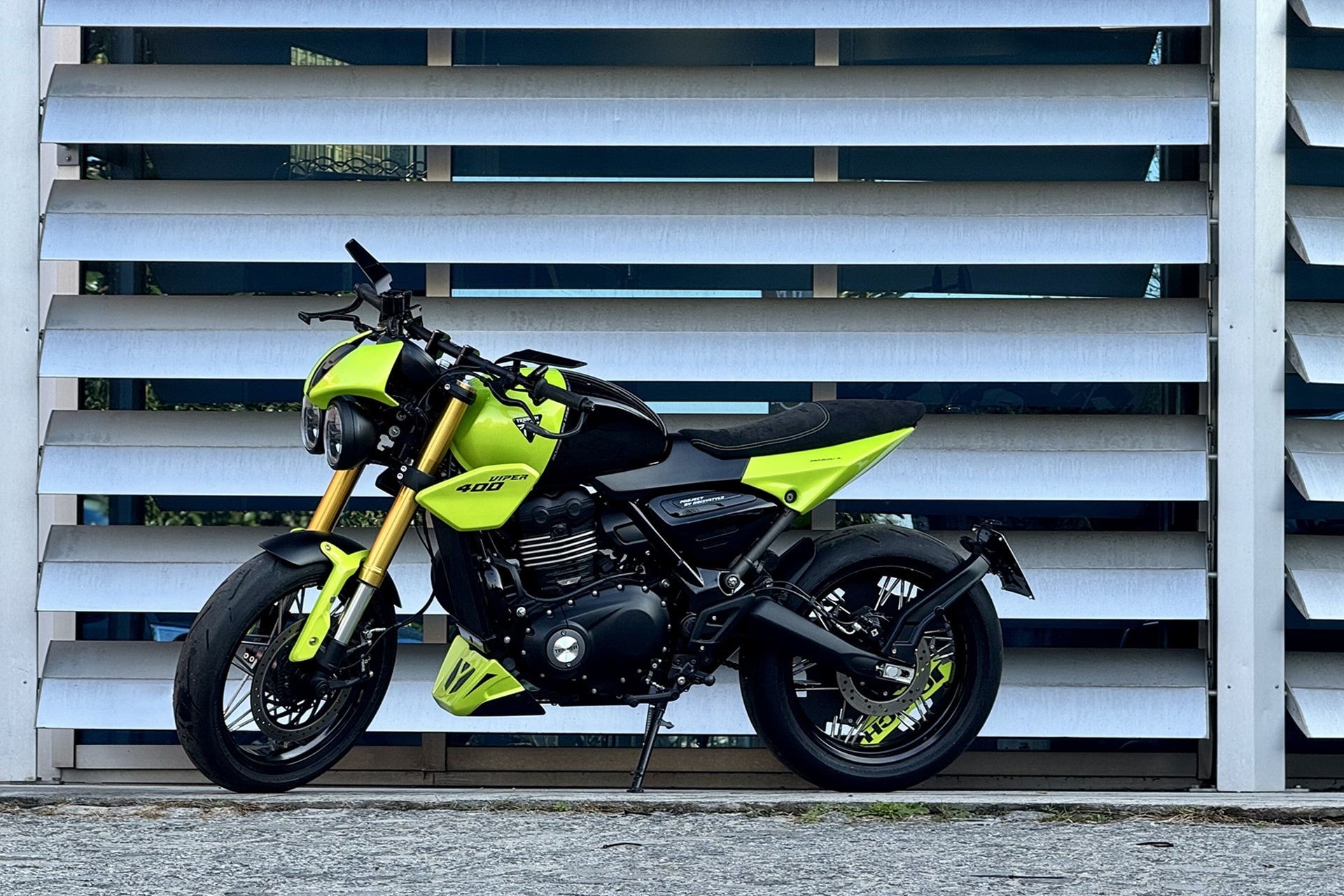 A subasta la Triumph Viper 400 creada en 2024 por el especialista italiano Noisy-Style