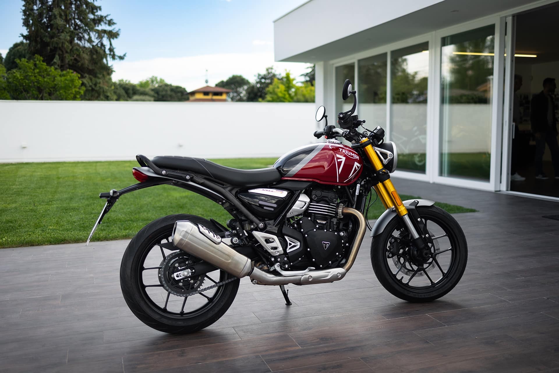 A subasta la Triumph Viper 400 creada en 2024 por el especialista italiano Noisy-Style