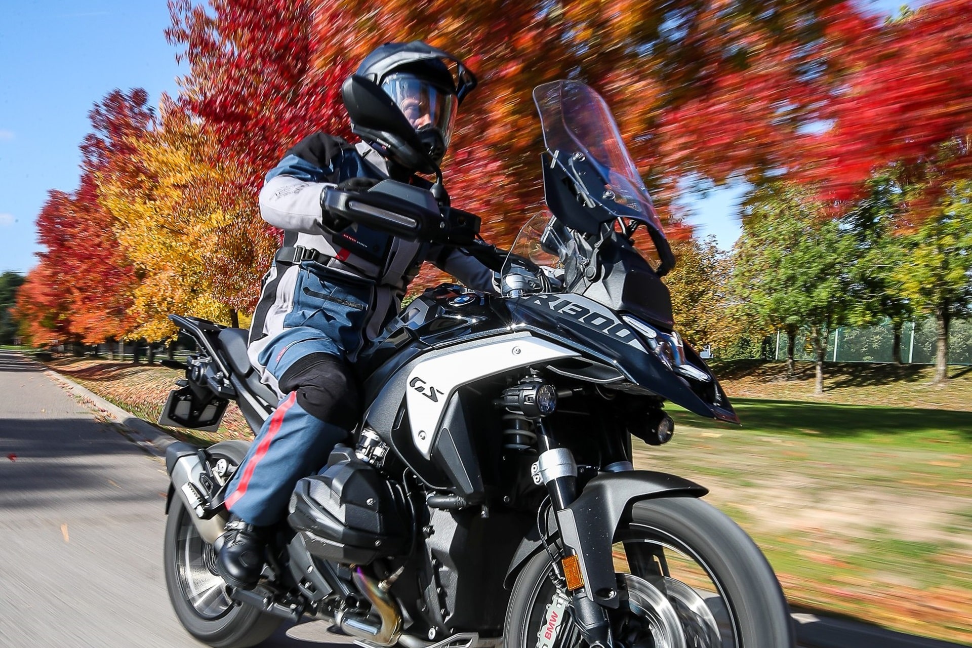Colección otoño/invierno RST 2025: Combate el frío en moto de manera eficiente