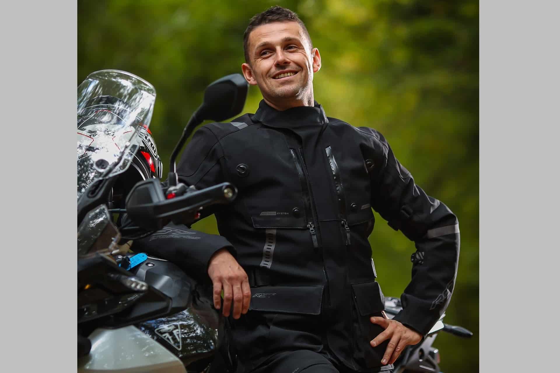 Colección otoño/invierno RST 2025: Combate el frío en moto de manera eficiente