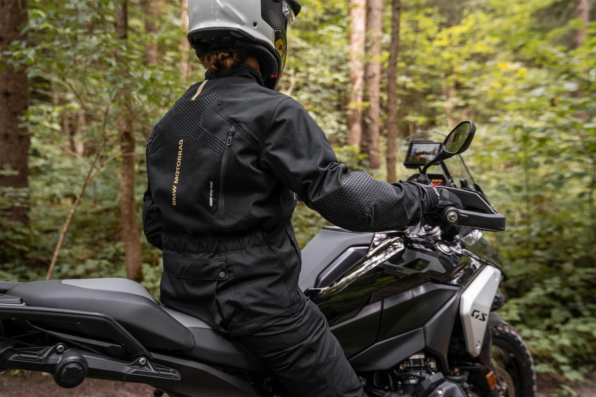 Nueva colección de equipamiento BMW Motorrad 2026: El mal tiempo ya no es excusa para montar en moto