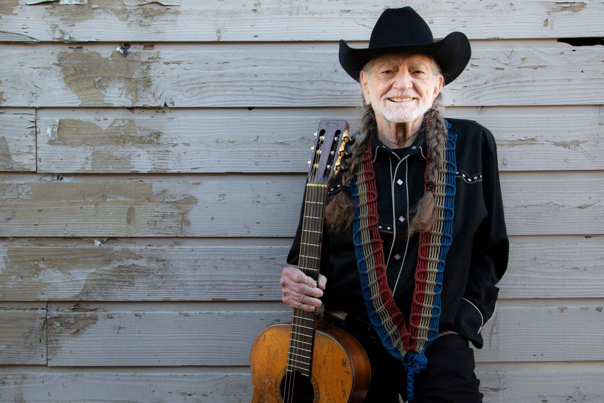 Los Hells Angels mostraron el respeto que sentían hacia Willie Nelson llevándolo a uno de sus conciertos