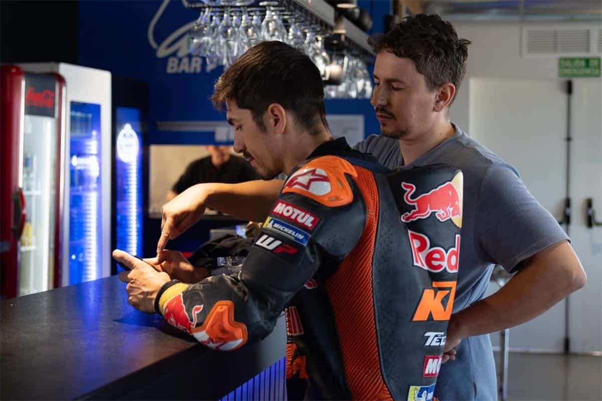Maverick y Jorge están trabajando duro incluso cuando es momento de descansar