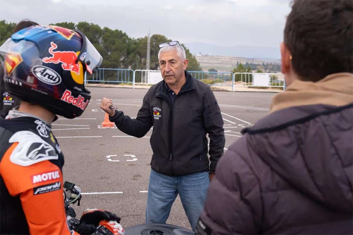 Chicho se ha unido a Jorge y Maverick para pulir detalles