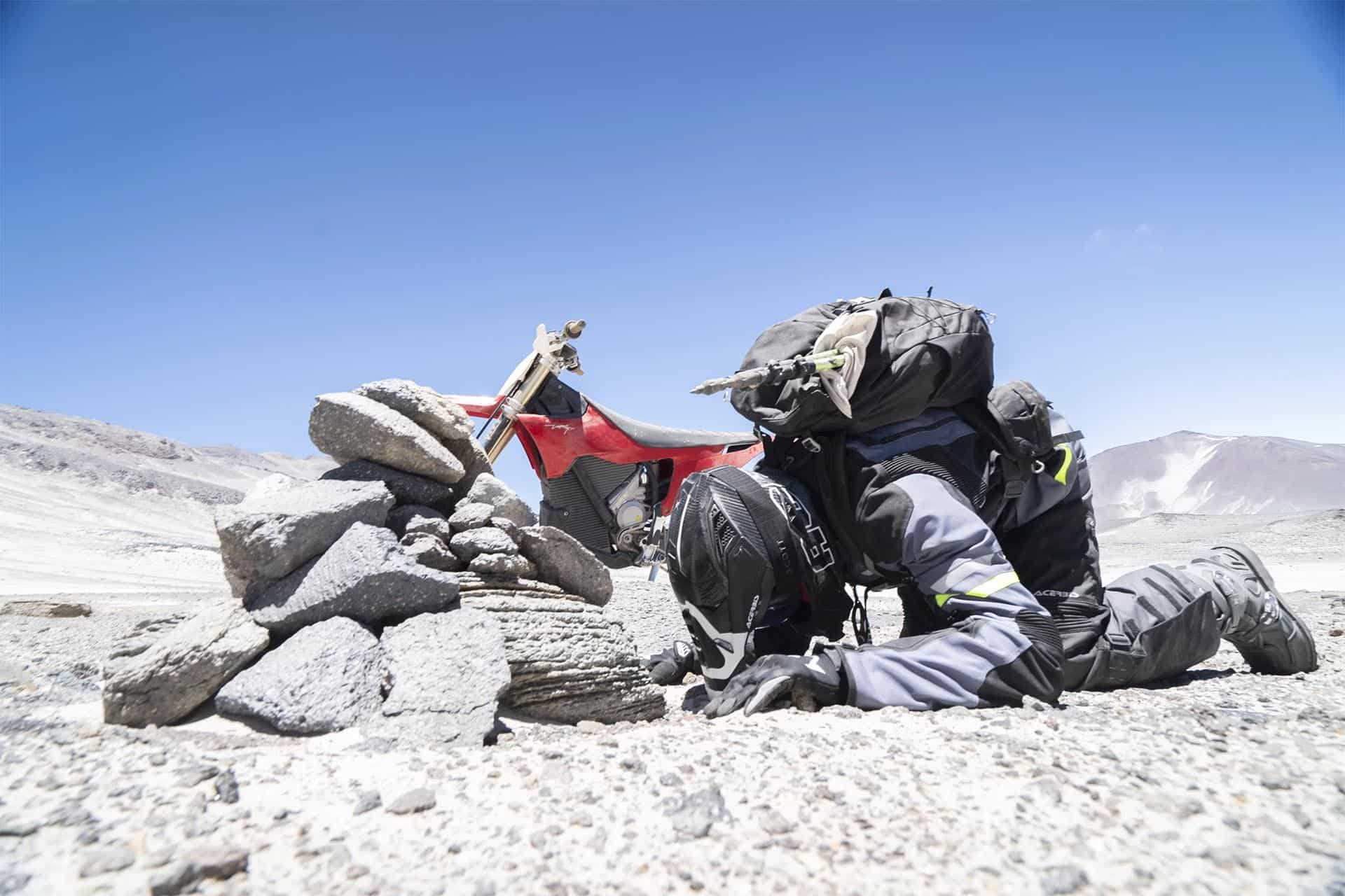Un desafío que es complicado, por no decir imposible, de conseguir con una moto de gasolina