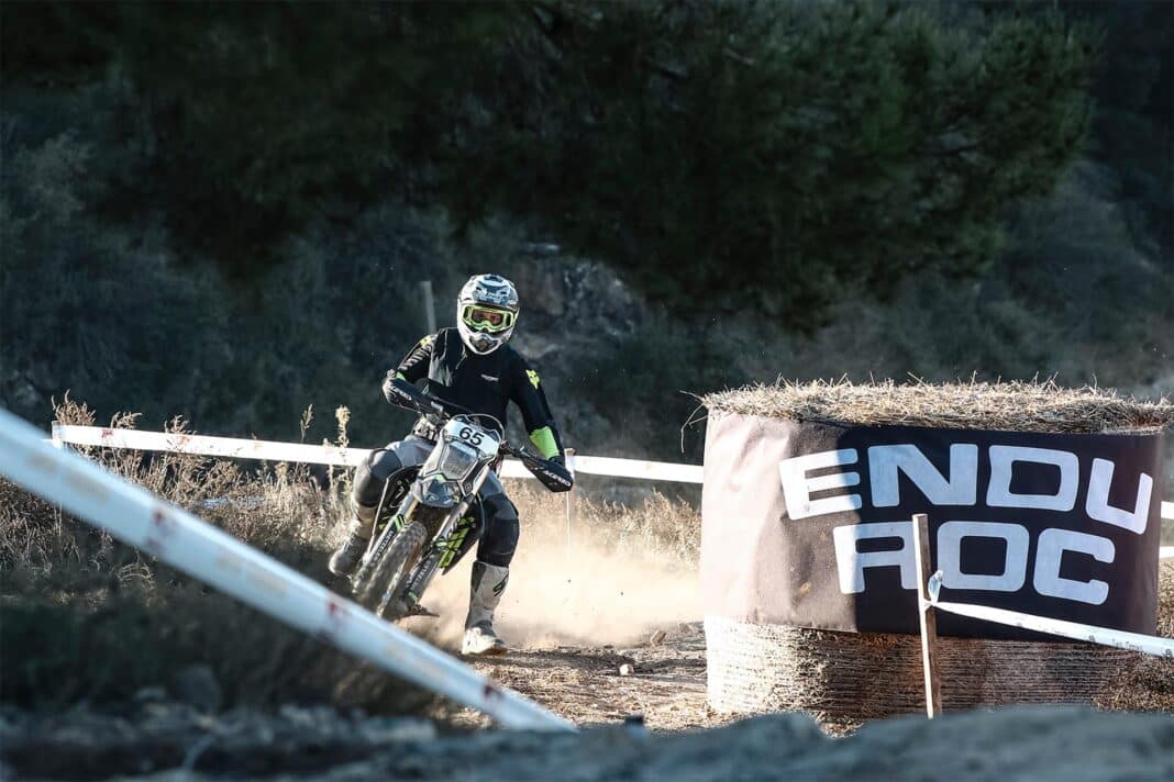 Triumph saca todo su arsenal a pasear en la EnduRoc 2025