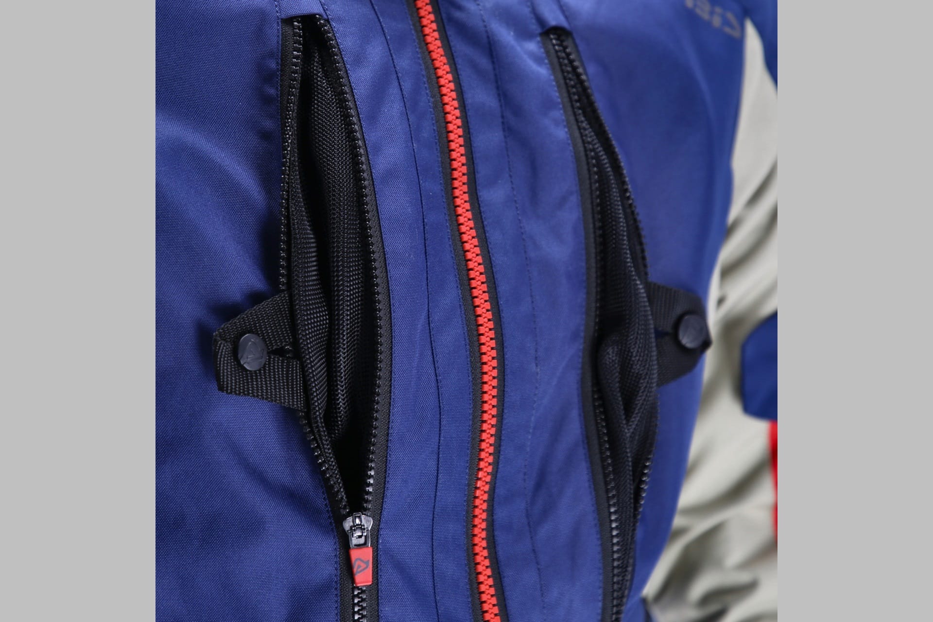 Acerbis X-Travel 2.0: La chaqueta que se adapta a nuestras necesidades