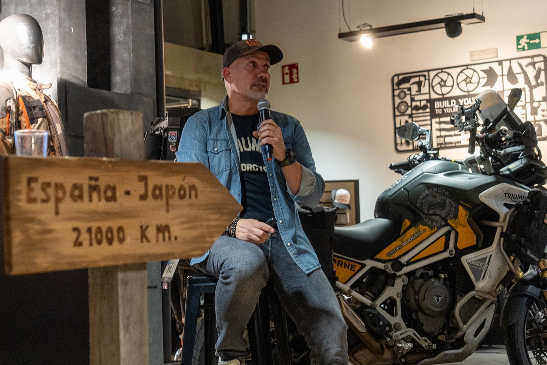 Julio Álamo se da “un paseo intercontinental” a lomos de su Triumph Tiger 1200