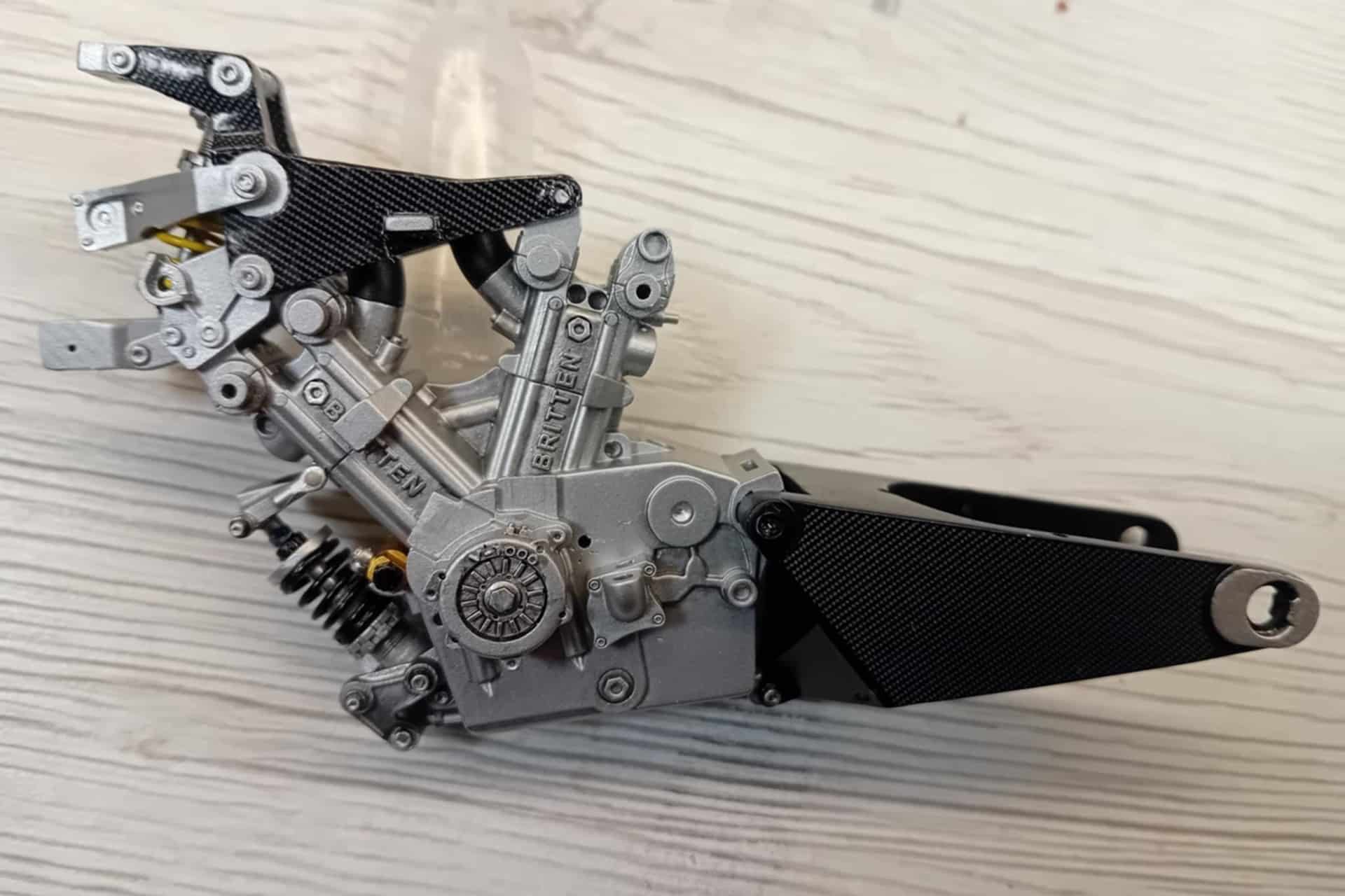 Ya puedes convertirte en el feliz propietario de una Britten V1000… Aunque sea a escala 1:12