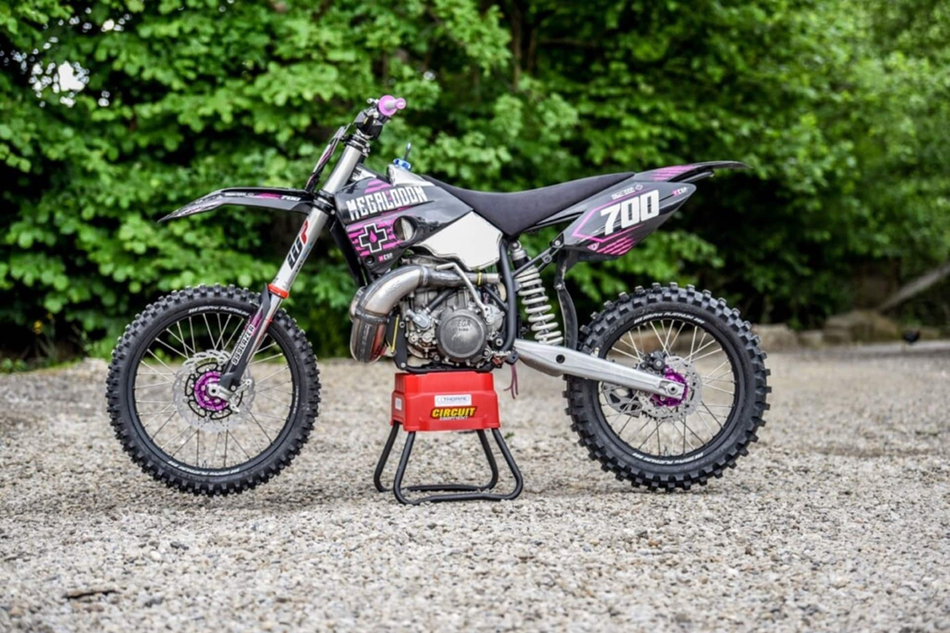 Megalodon 700: Una verdadera “ida de olla” en forma de MX 2T con más de 80 CV de potencia