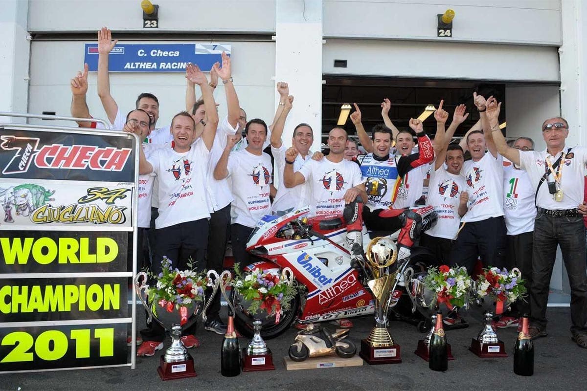 En 2011 no solamente se llevaron el título del WSBK con Checa, también el de STK1000 con Giugliano