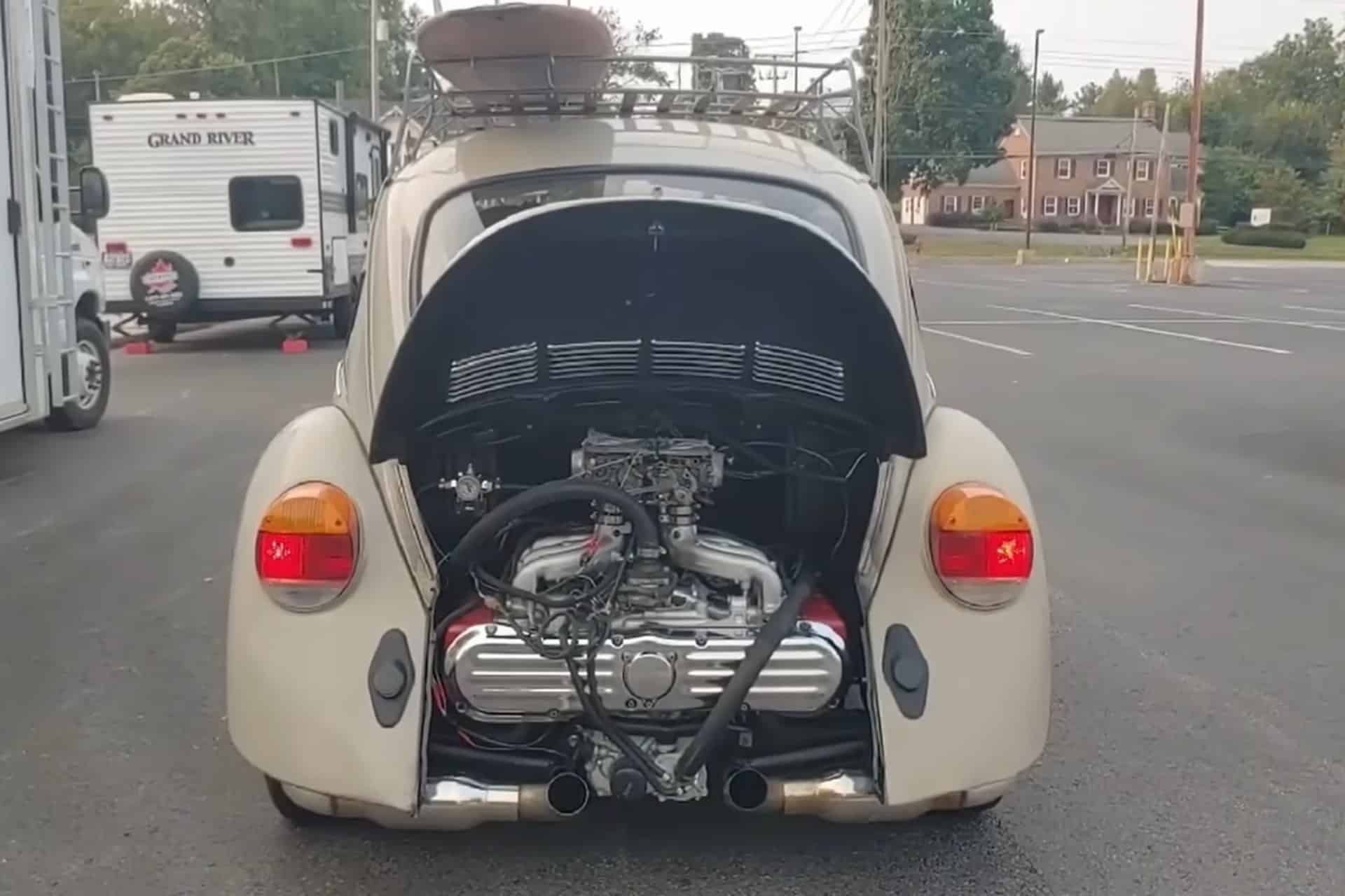 Motor Honda Gold Wing a un VW Escarabajo