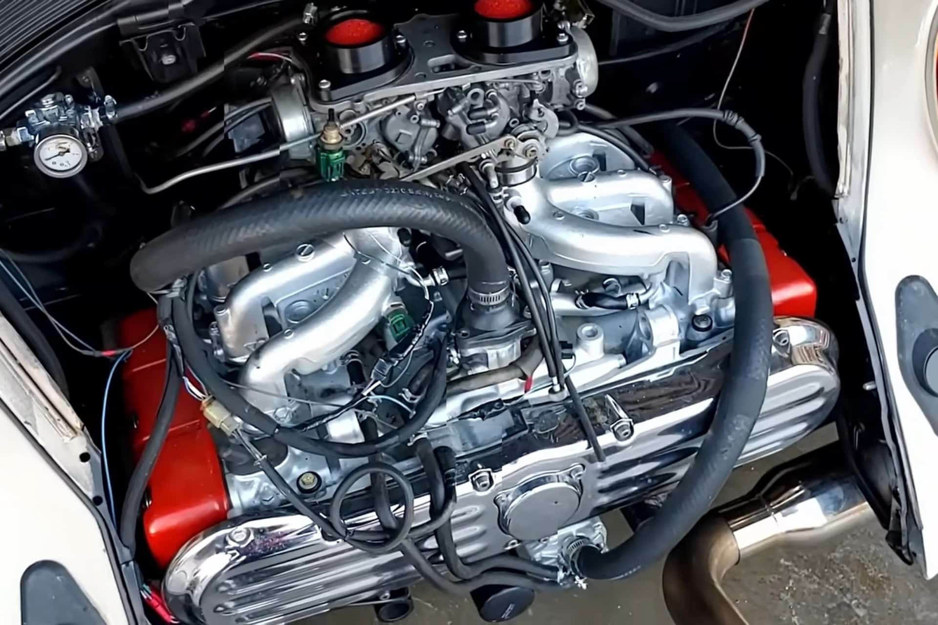 Motor Honda Gold Wing a un VW Escarabajo