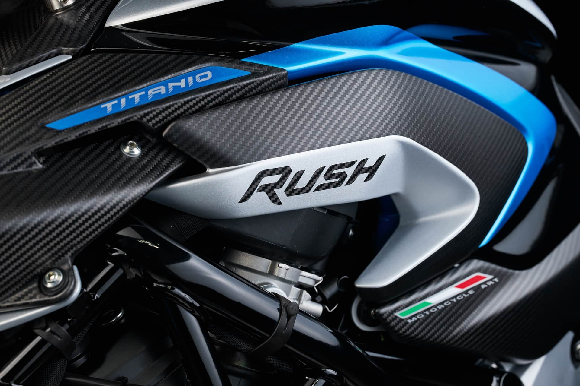 MV Agusta Rush Titanio: Ingeniería de precisión en su máxima expresión