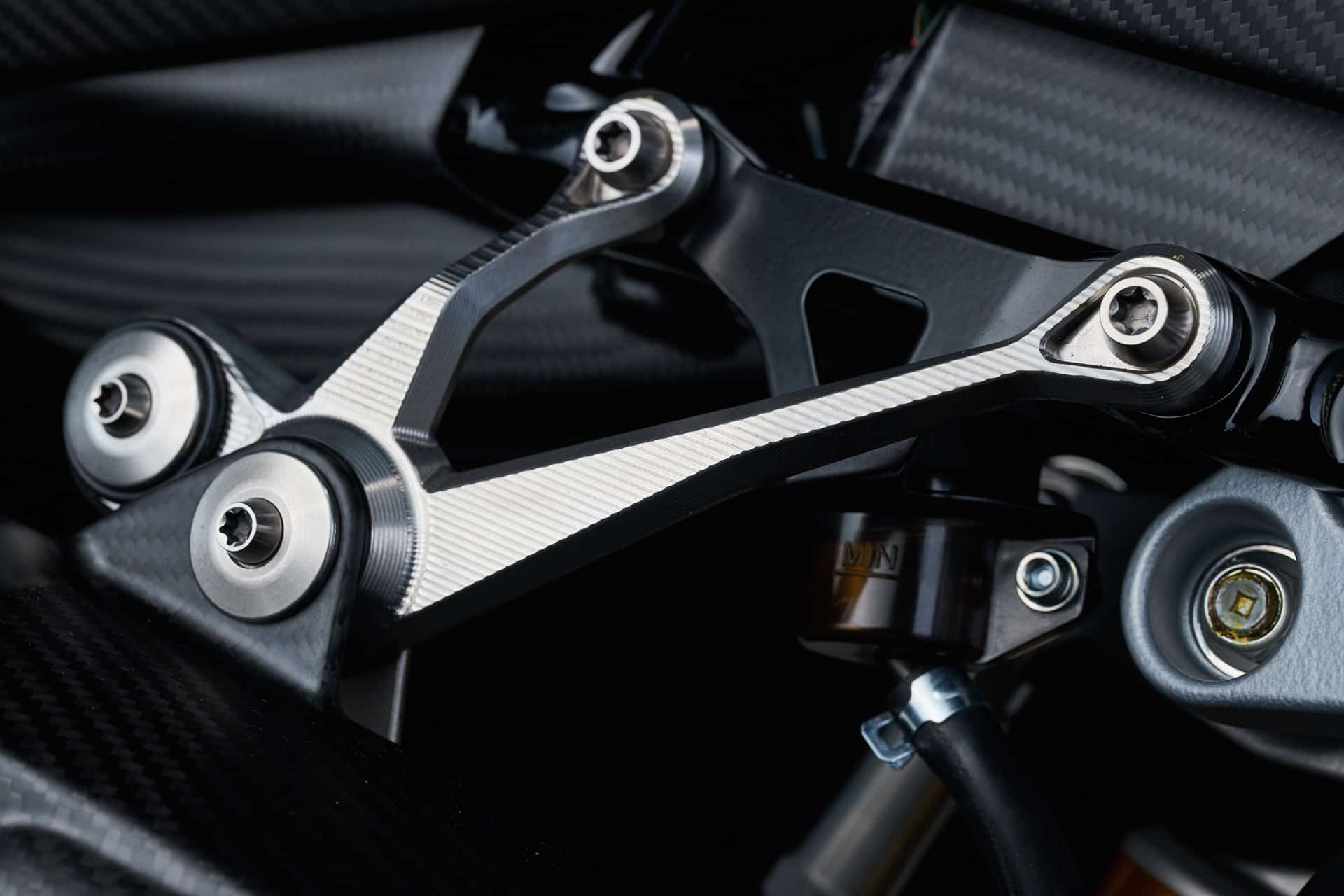MV Agusta Rush Titanio: Ingeniería de precisión en su máxima expresión