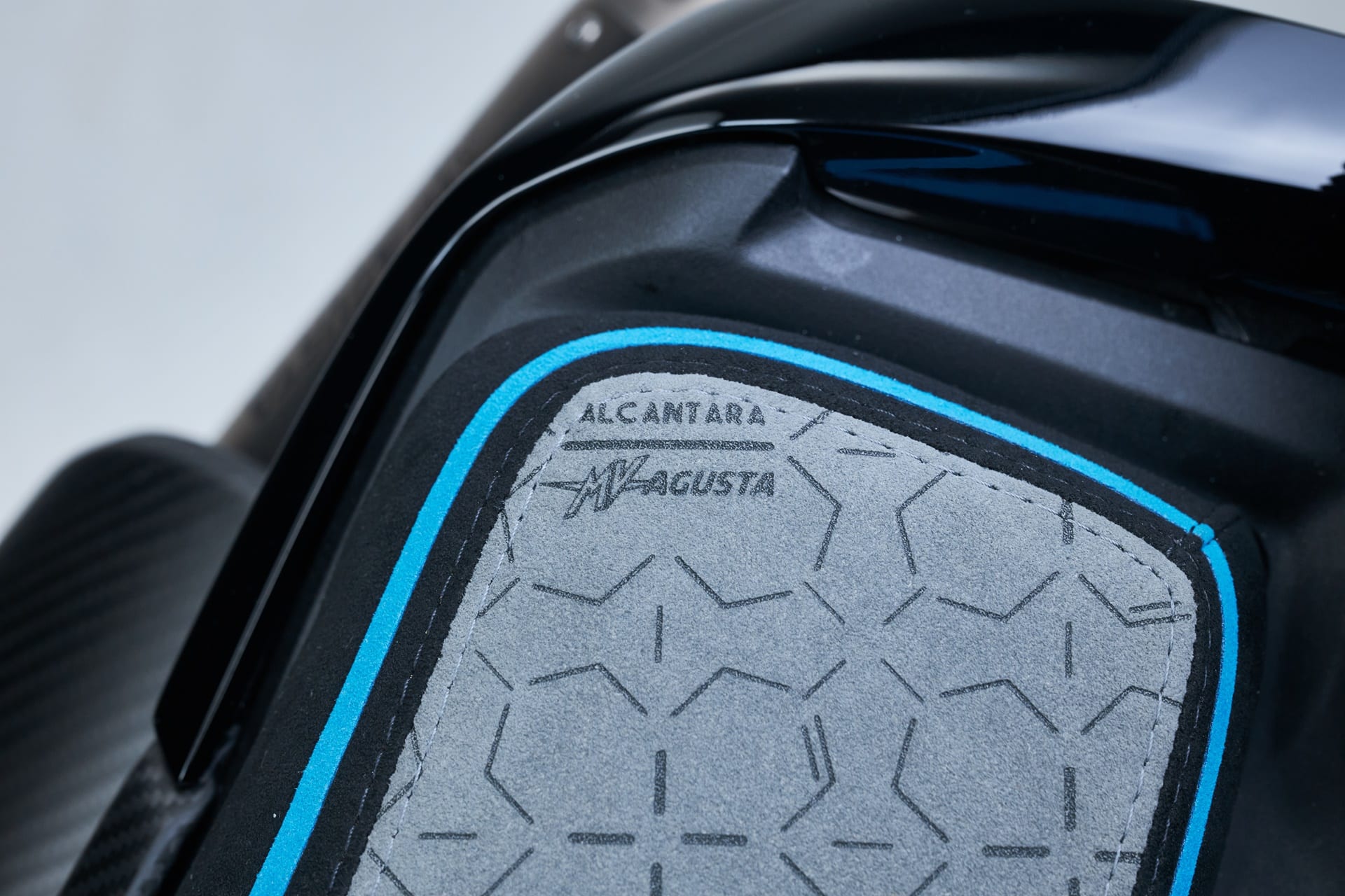 MV Agusta Rush Titanio: Ingeniería de precisión en su máxima expresión