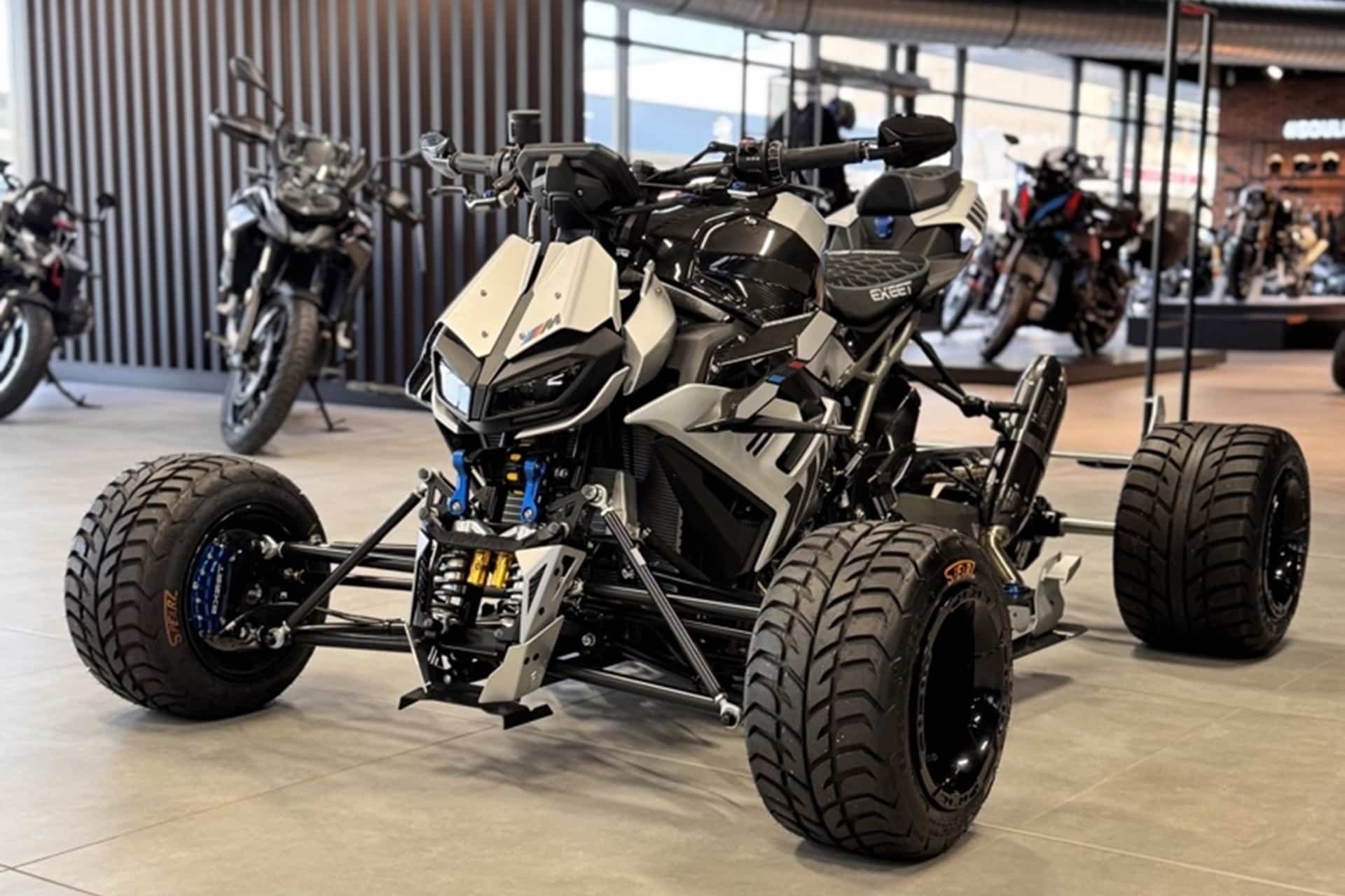 Exeet MR Competition: Casi un F2 de calle con manillar de moto