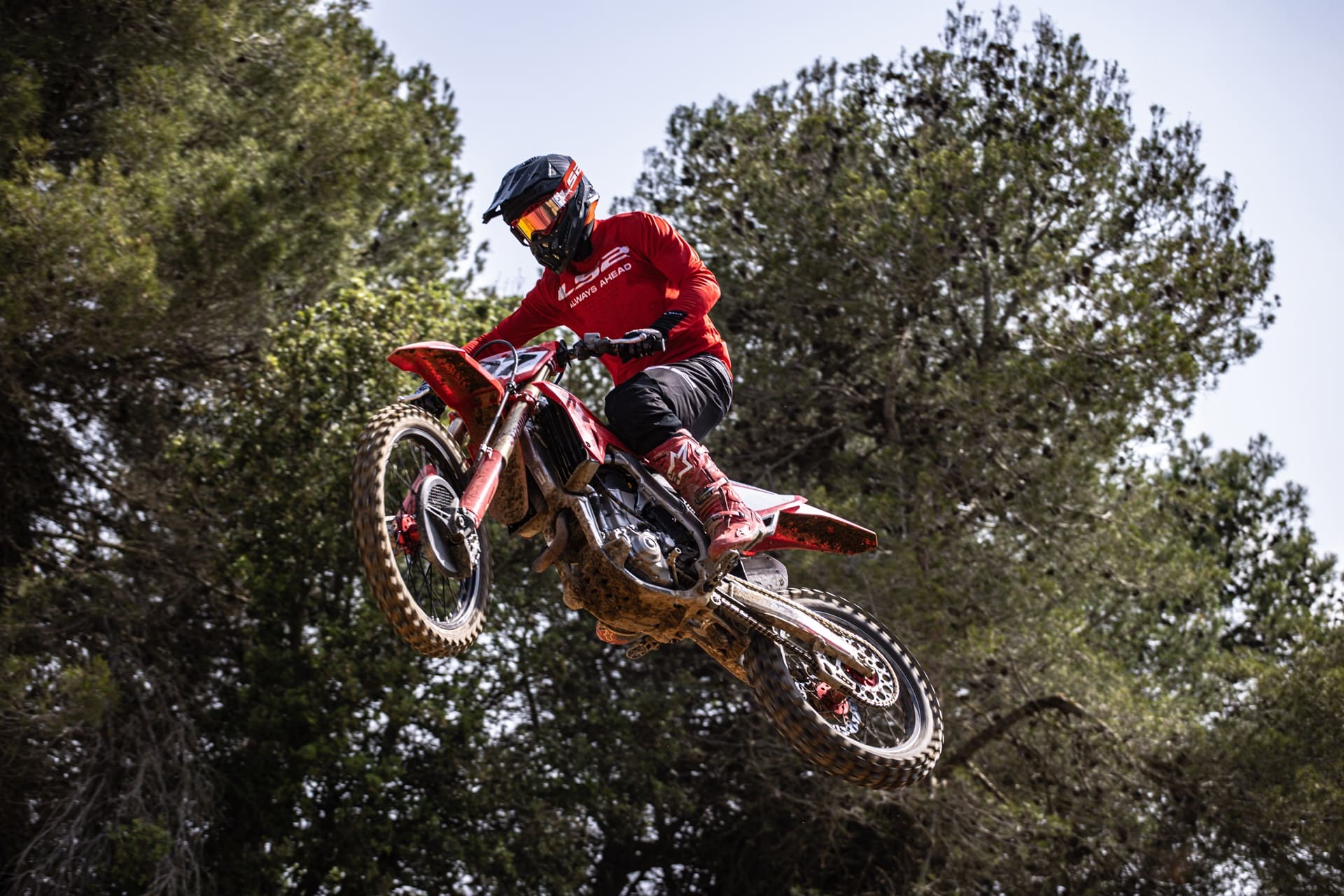 LS2 y su X-Force con homologación FIM2, cobran protagonismo en el Dakar 2026