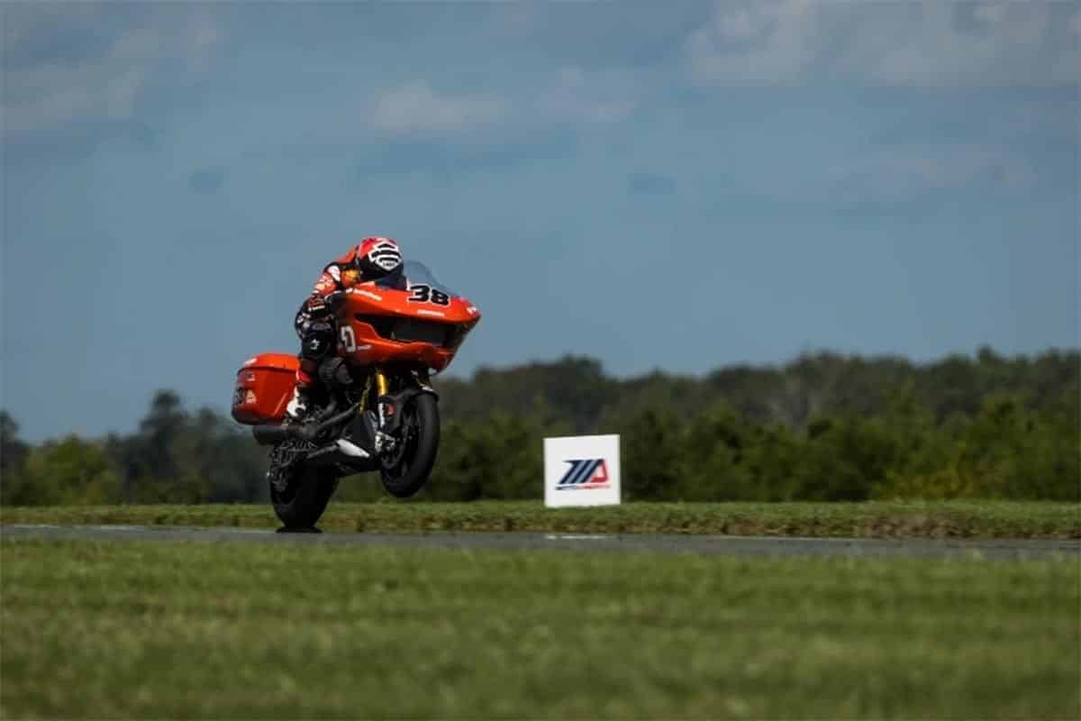 El par motor es tan brutal que hace que las bestias se levanten en aceleración