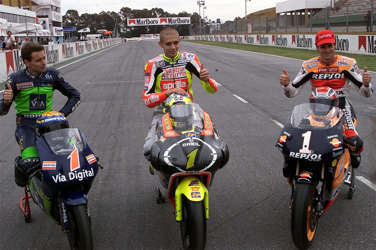 Alzamora junto a Rossi y Crivillé en Argentina tras lograr el título