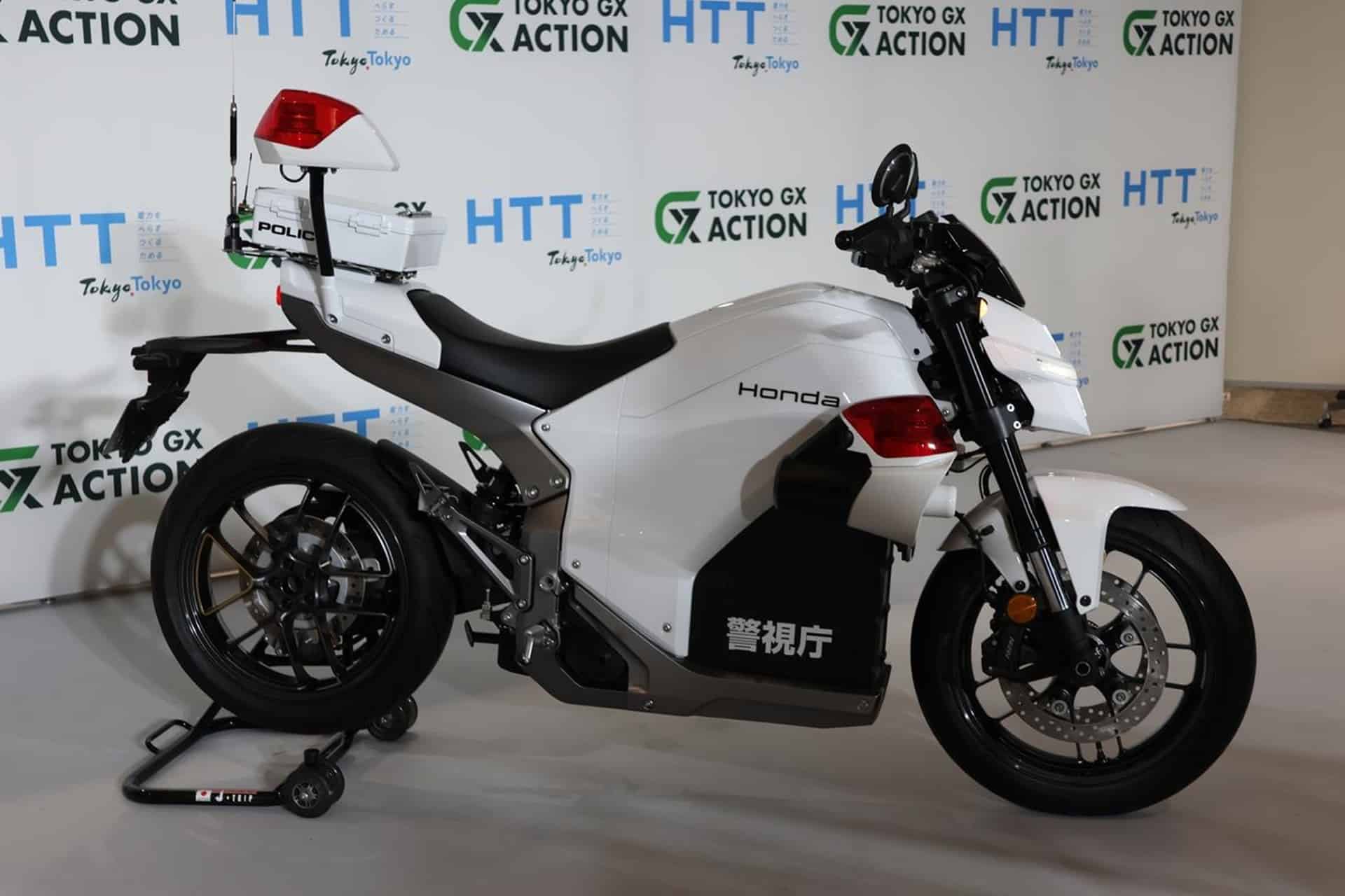 La nueva Honda WN7 ha debutado como moto policial durante la celebración del Hakone Ekiden 2026