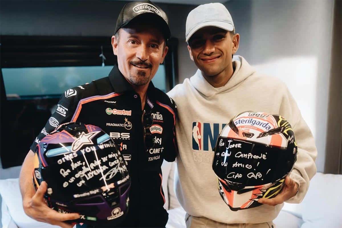 Biaggi sigue muy vinculado a las carreras y es habitual verlo en MotoGP