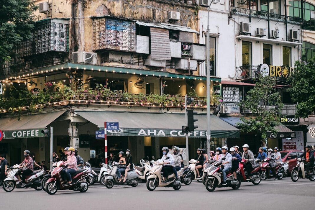 Vietnam se pone duro en la lucha contra la contaminación: 70 millones de motos tendrán que pasar su “ITV”