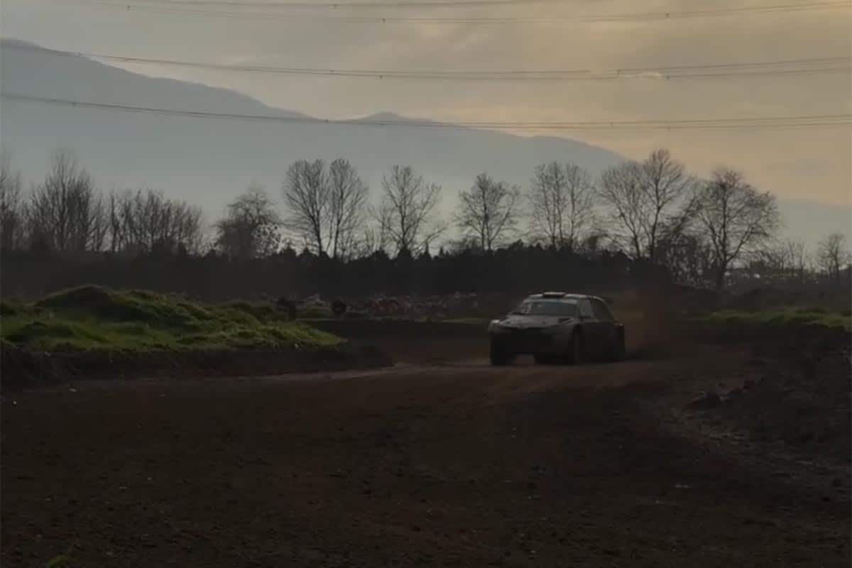 Desde fuera se le ven maneras al turco también con los coches