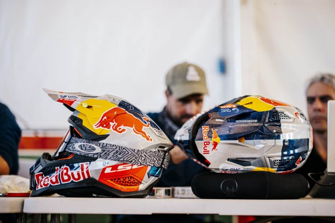 ls2 dakar helmet LS2 y su X-Force con homologación FIM2, cobran protagonismo en el Dakar 2026