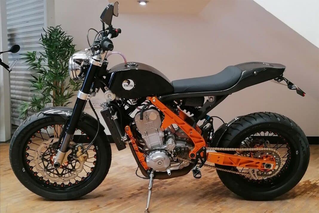 Una de las más brutales motos de dirt track, la Zaeta 530 DT desarrollada para Rossi, está a la venta