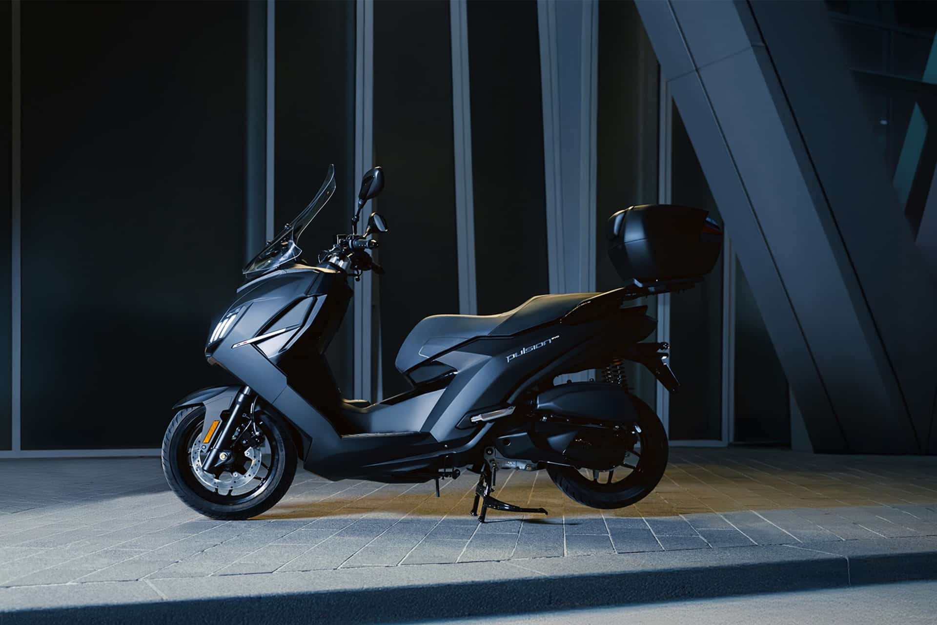 El nuevo Pulsion EVO 125 llega a los concesionarios oficiales de Peugeot Motocycles