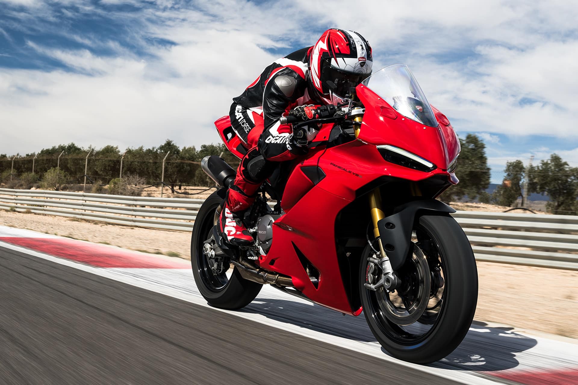 Jason Chinnock CEO de Ducati USA, lo tiene claro: “Las motos son para pilotarlas”