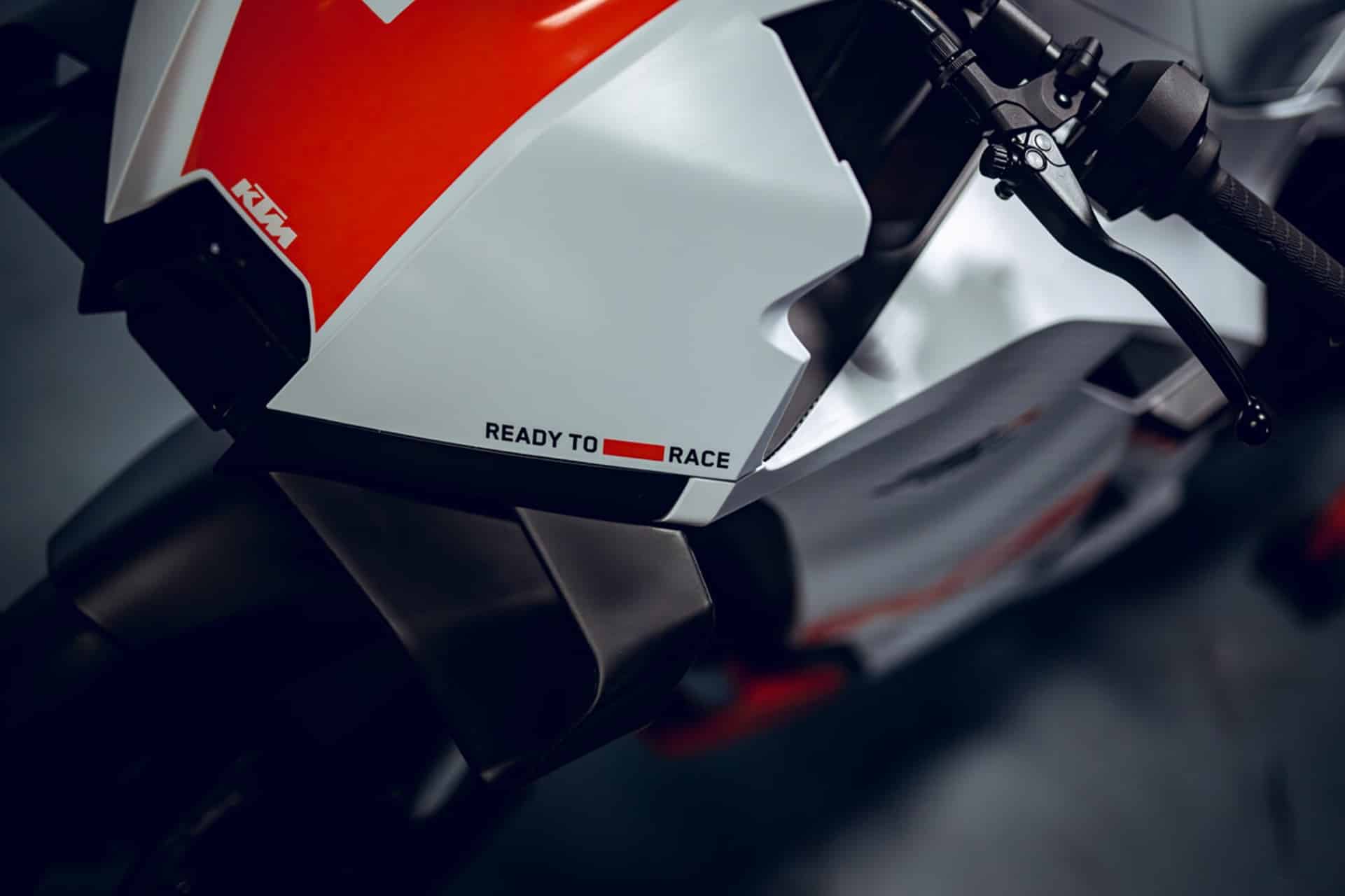 KTM presenta su nueva y radical 990 RC R Track, la versión pistera de su novedosa deportiva