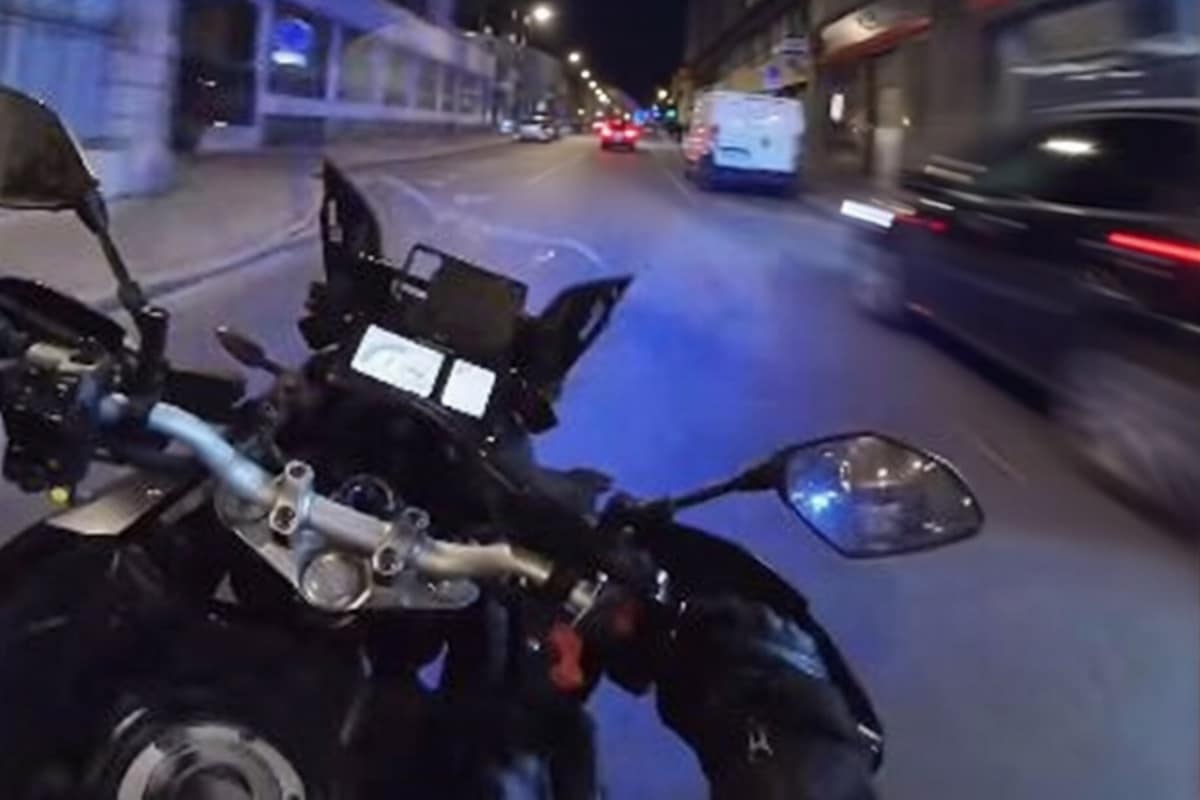 Persecución policial por las calles de París casi de película