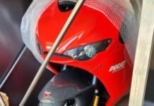 Ducati Desmosedici RR en su caja