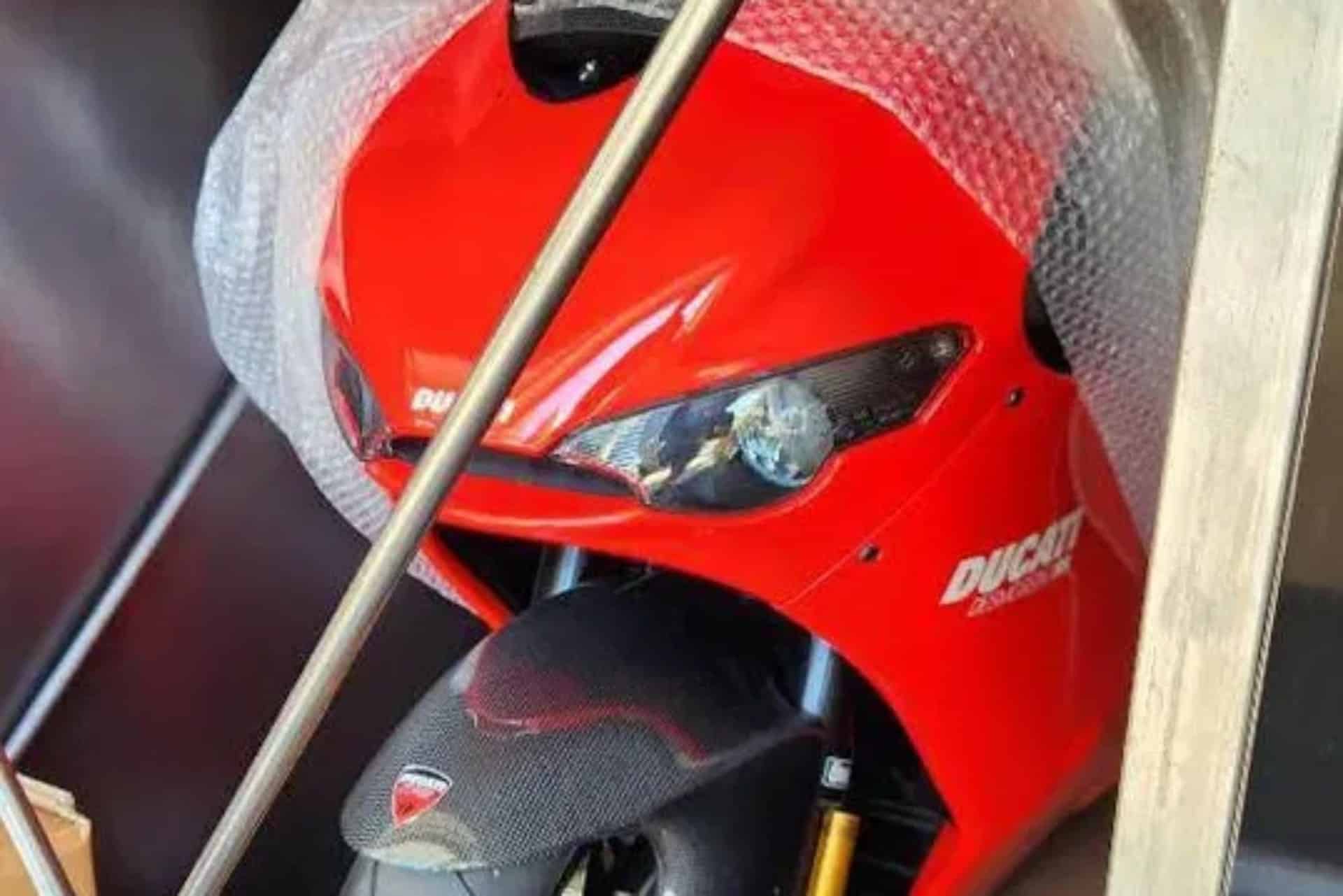 Ducati Desmosedici RR en su caja