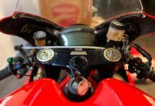Ducati Desmosedici RR en su caja