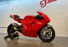 Ducati Desmosedici RR en su caja