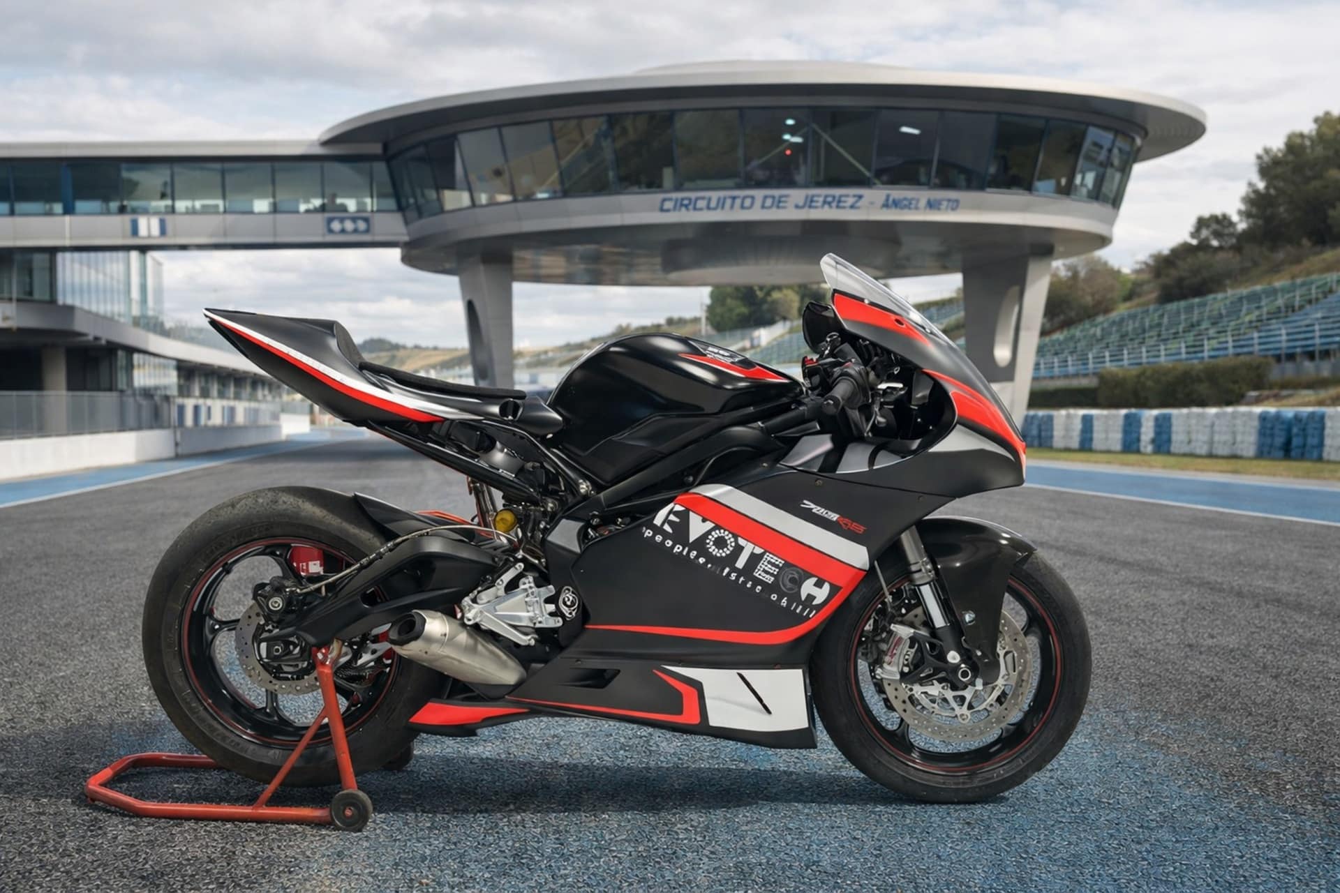 Copa Triumph 2026: una vía accesible y profesional para competir pilotando la Street Triple 765 RS