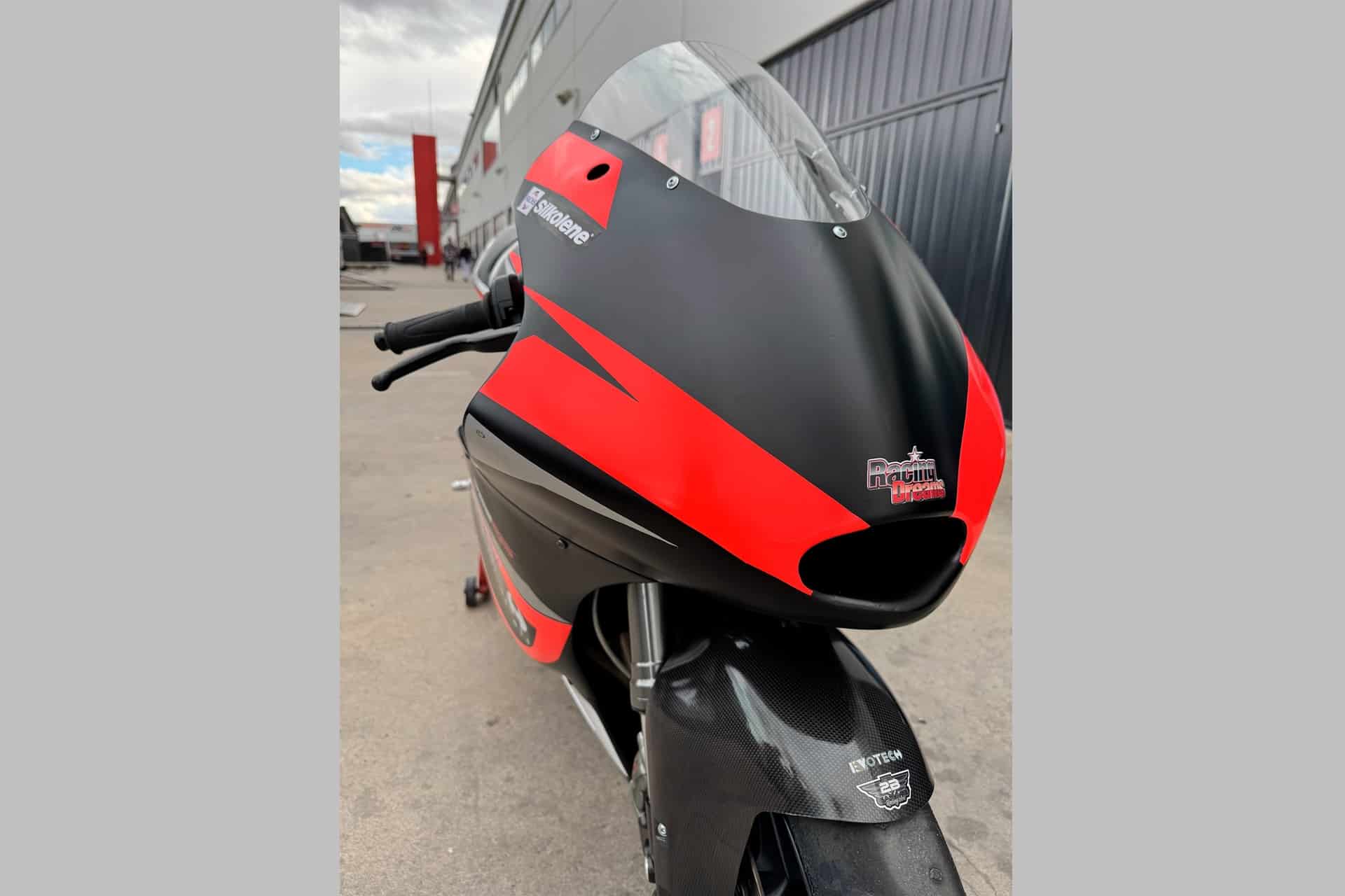 Copa Triumph 2026: una vía accesible y profesional para competir pilotando la Street Triple 765 RS
