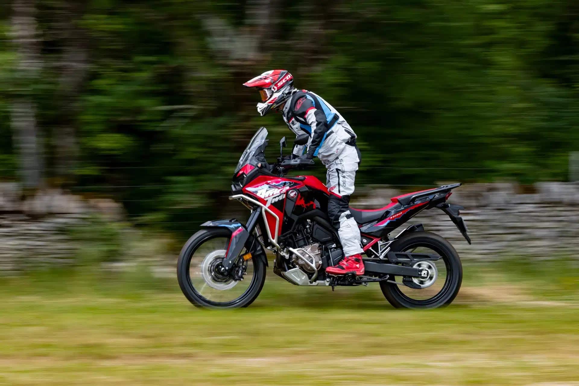 Honda Africa Twin Classic Edition: La trail soñada en 2026 según el ingenio virtual de Kar lee Design