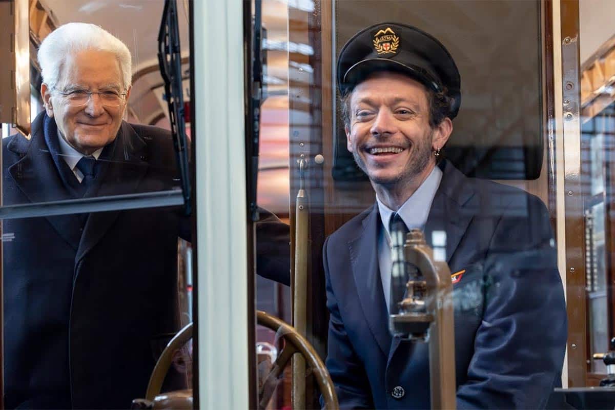 Valentino Rossi cambia de trabajo para los Juegos Olímpicos: conductor de tranvía