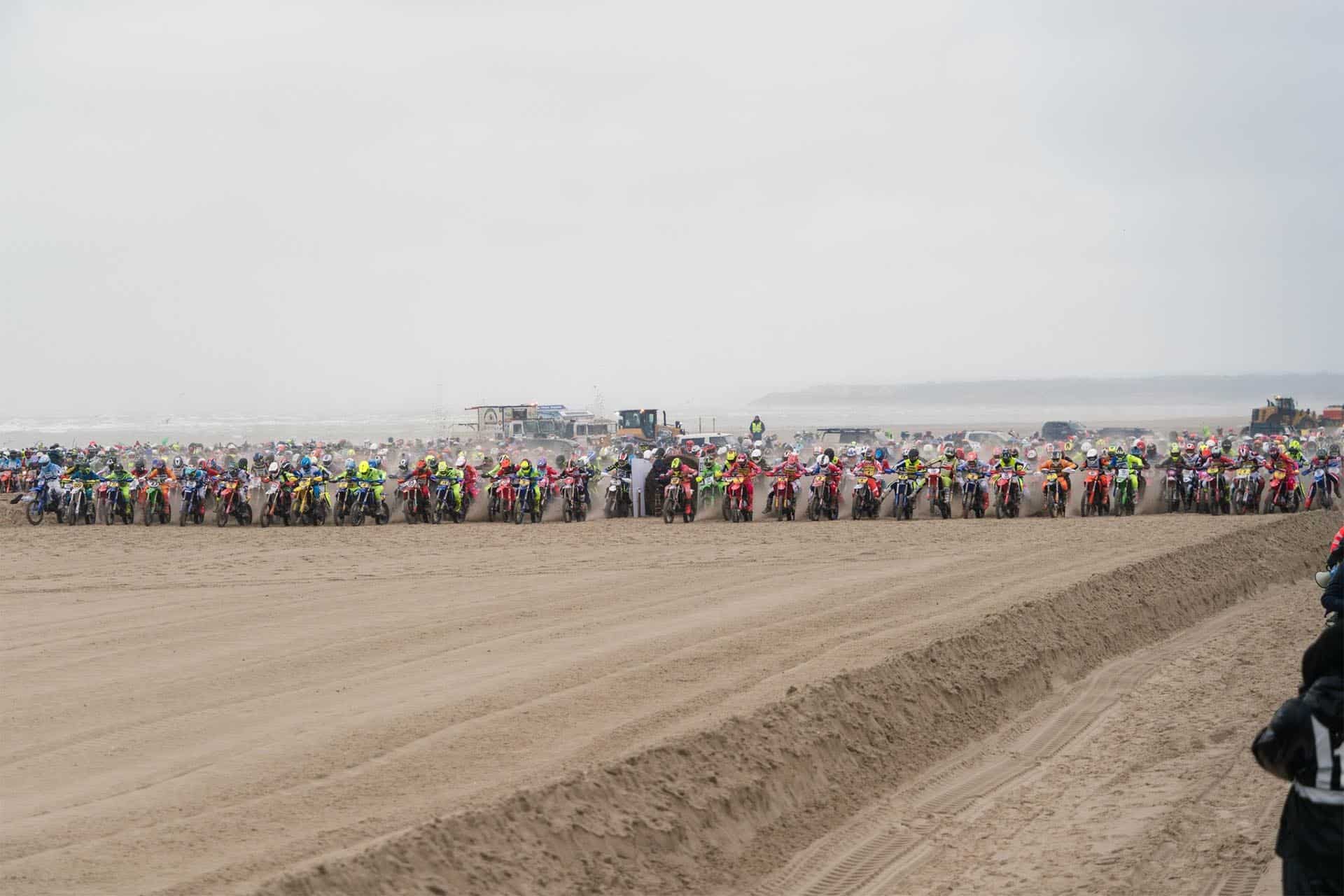 Más de 1.300 pilotos salieron en la carrera del domingo y solamente siete acabaron en la misma vuelta que el vencedor
