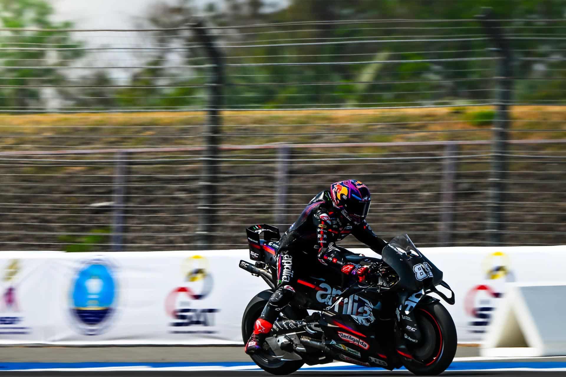 Martín cada vez está más compenetrado con la Aprilia