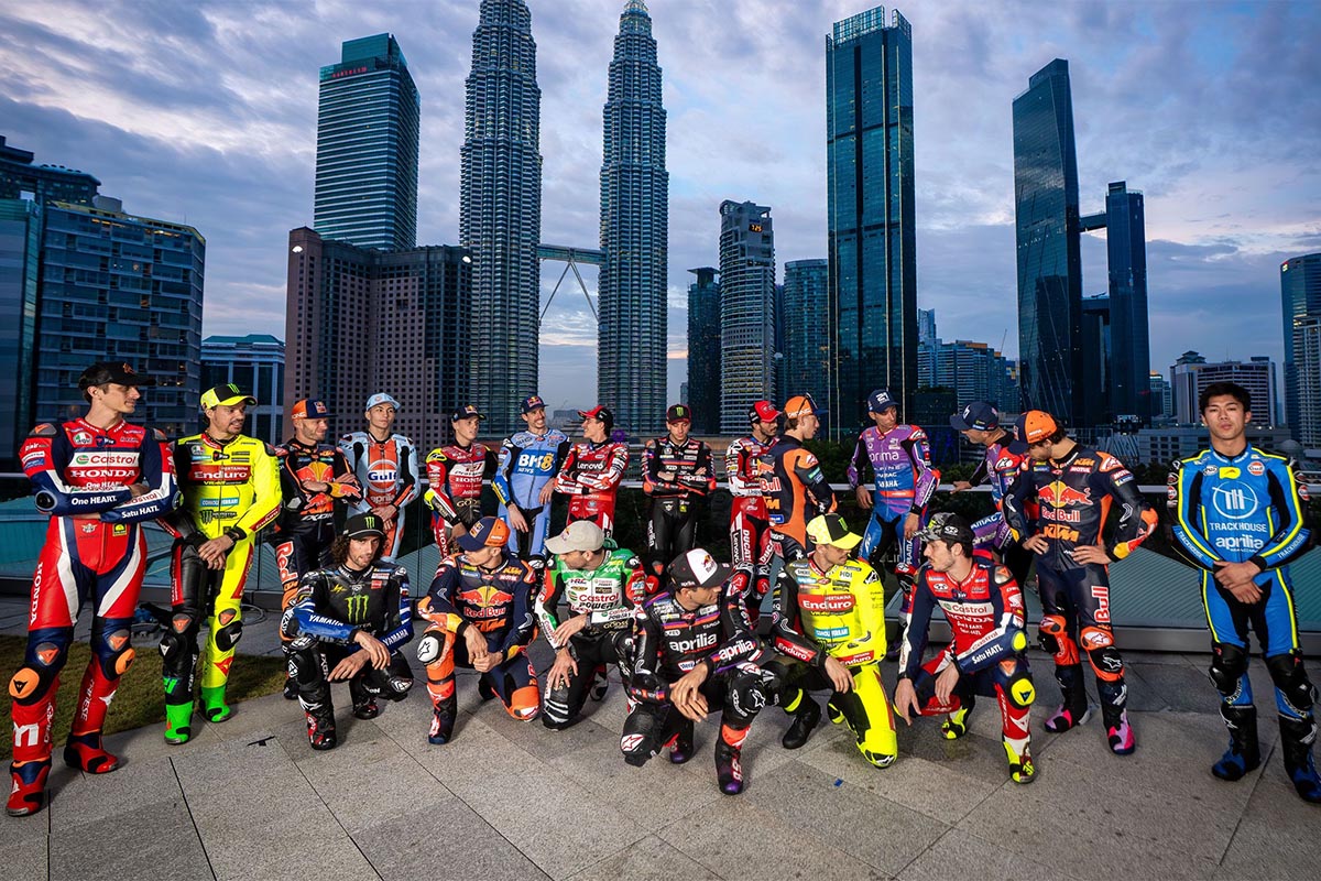 Los pilotos posaron con el “sky-line” de la capital malaya
