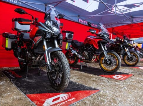 QJMotor toma protagonismo en la Bassella Race 2026 a través de su stand en la zona comercial del evento