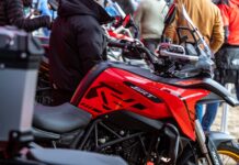 QJMotor toma protagonismo en la Bassella Race 2026 a través de su stand en la zona comercial del evento