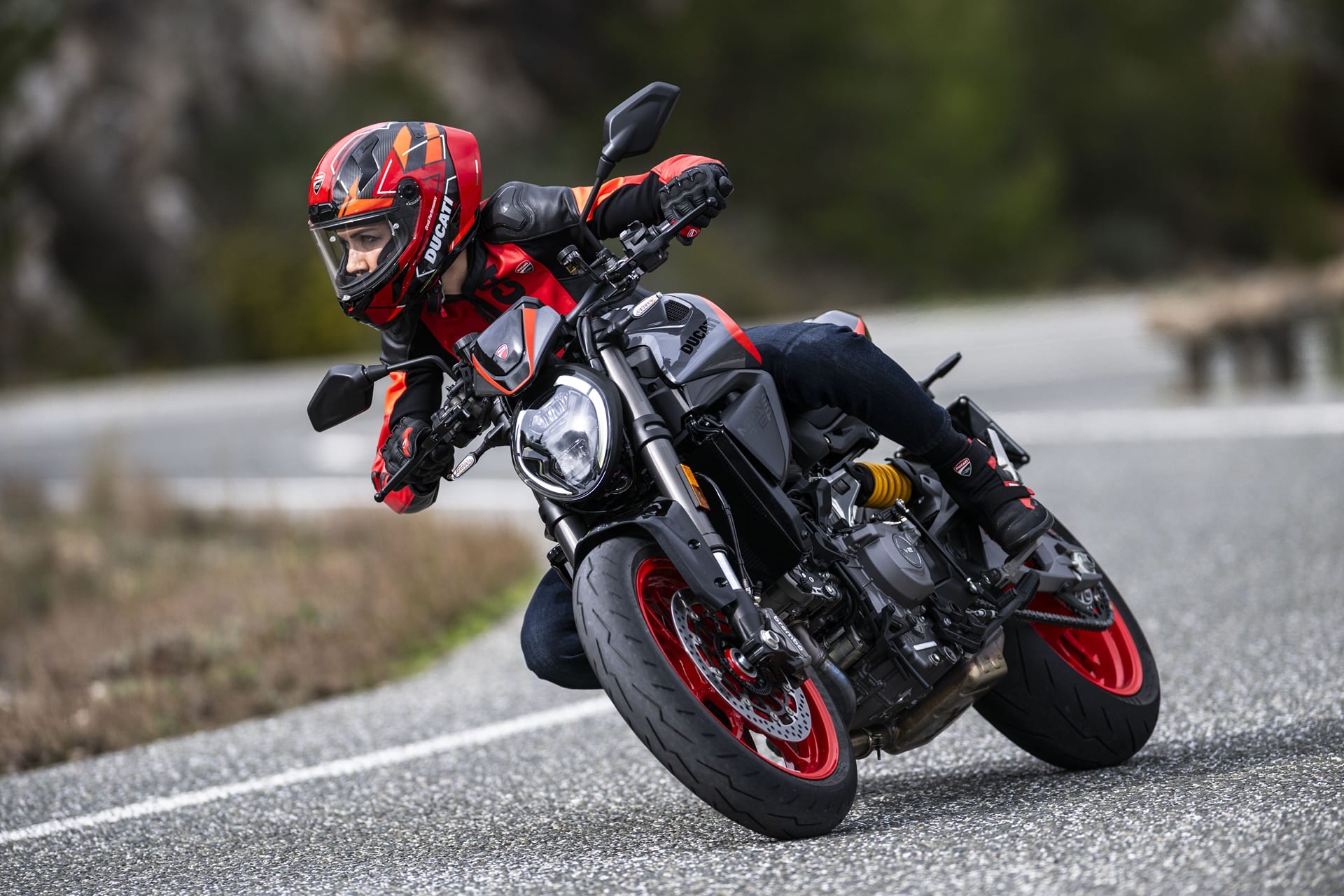 Ducati amplía la gama de colores de la gama Monster con la nueva decoración Sport