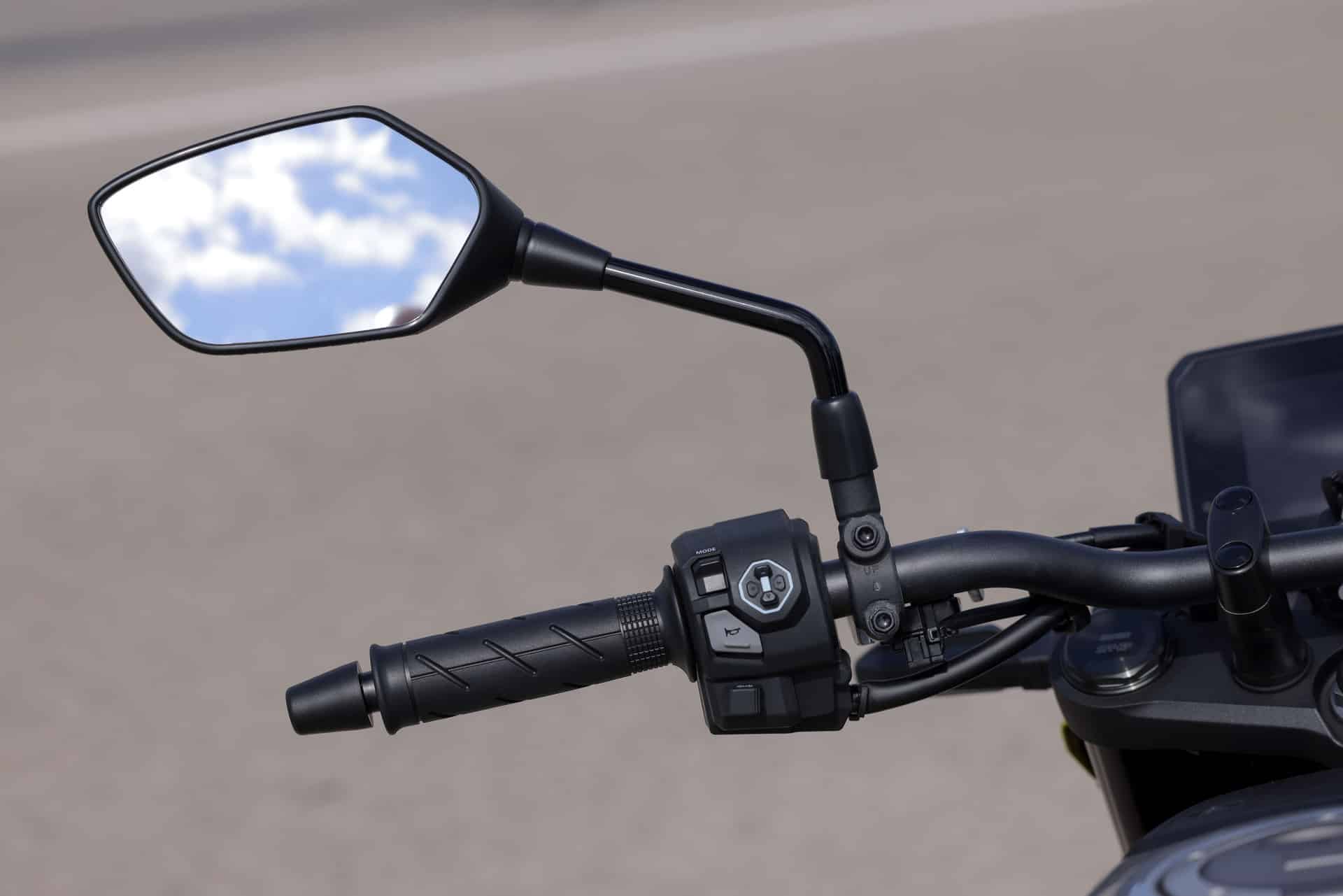 Prueba Honda Hornet 750 E-Clutch