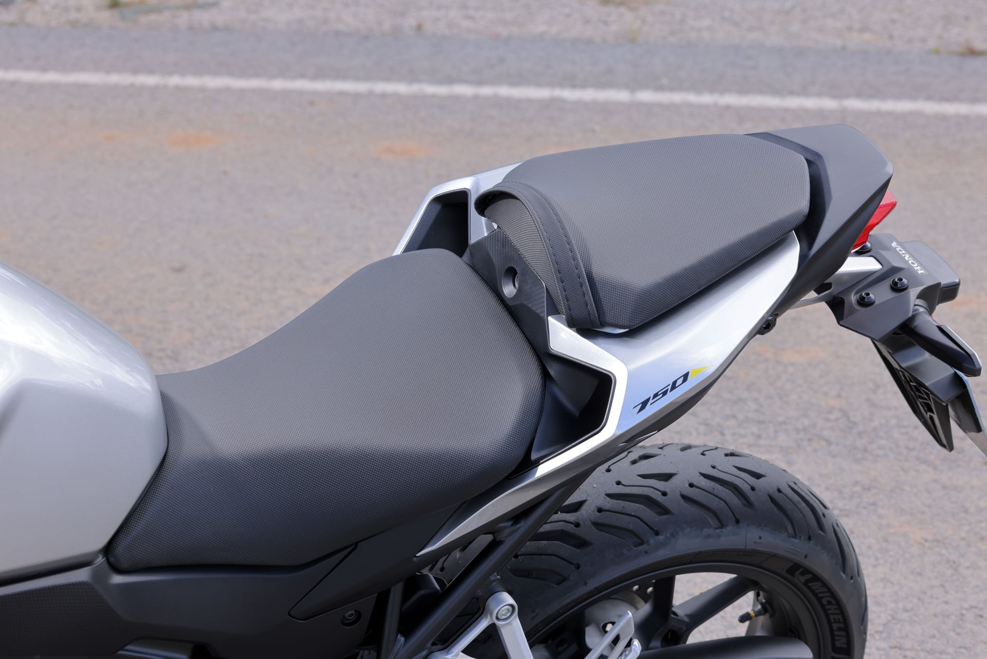Prueba Honda Hornet 750 E-Clutch